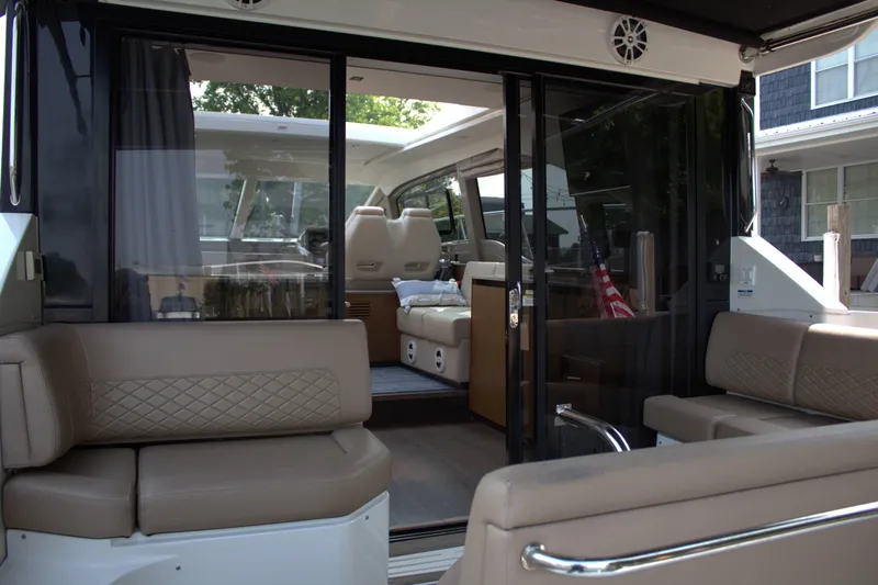 Slide: The Image of Sea Ray Sundancer 460 2017 - 21