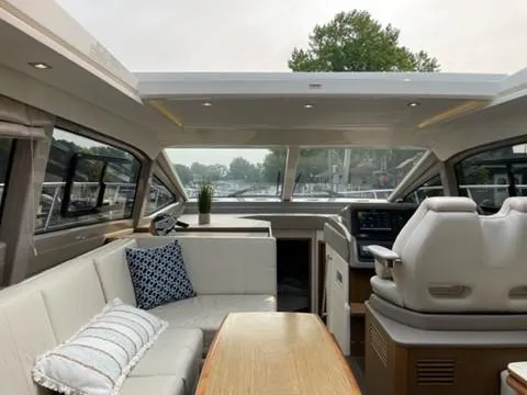 Slide: The Image of Salon with Sun Roof Open - 24