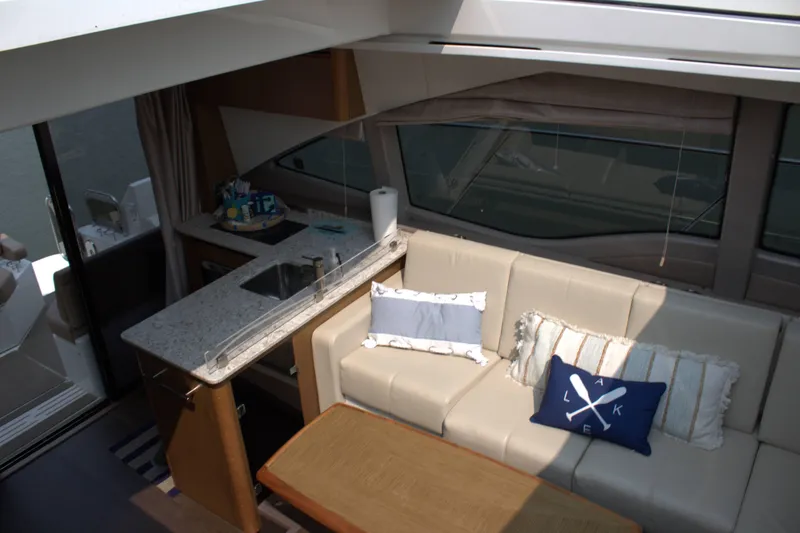 Slide: The Image of Sea Ray Sundancer 460 2017 - 36