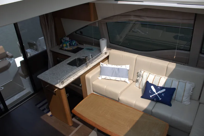 Slide: The Image of Sea Ray Sundancer 460 2017 - 38