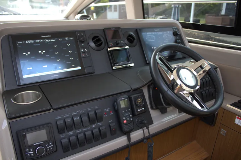 Slide: The Image of Sea Ray Sundancer 460 2017 - 49