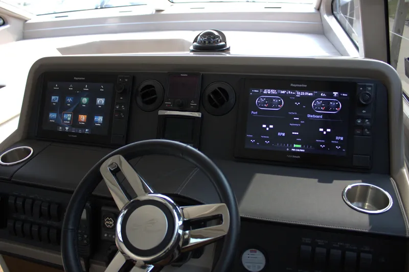 Slide: The Image of Sea Ray Sundancer 460 2017 - 50