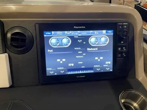 Slide: The Image of Raymarine MFD - 61