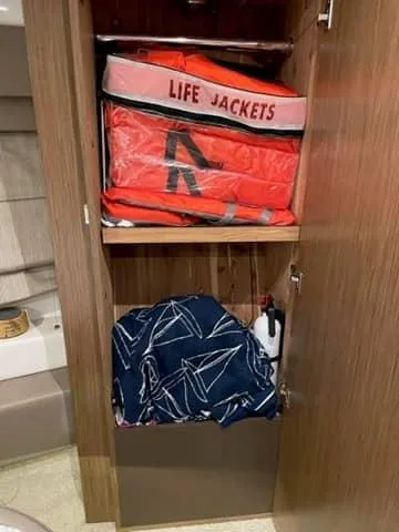 Slide: The Image of Sea Ray Sundancer 460 2017 - 72