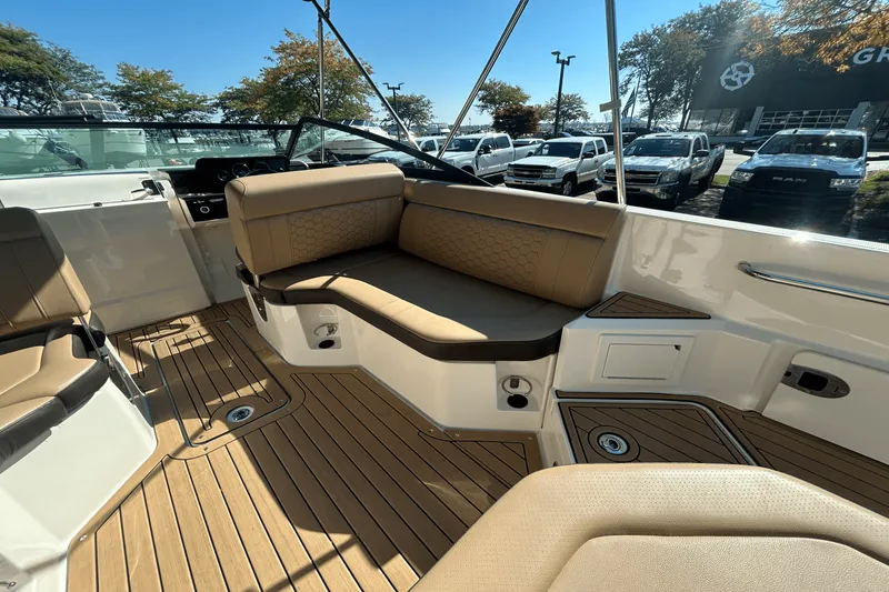 Slide: The Image of Sea Ray 250 SDX 2019 - 13