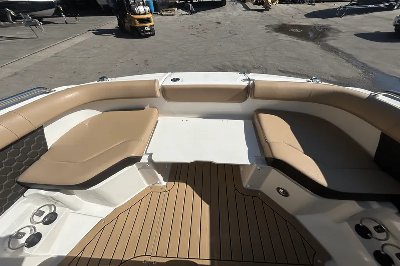 Slide: The Image of Sea Ray 250 SDX 2019 - 35