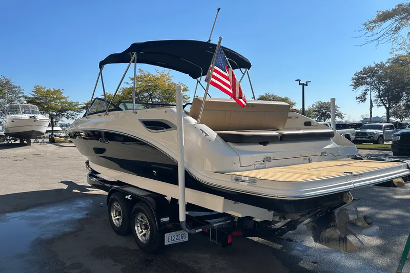 Slide: The Image of Sea Ray 250 SDX 2019 - 4