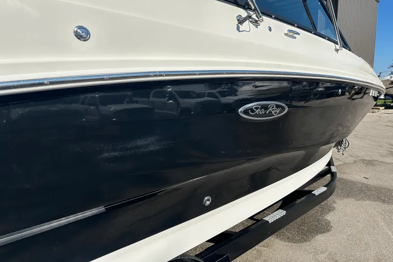 Slide: The Image of Sea Ray 250 SDX 2019 - 47