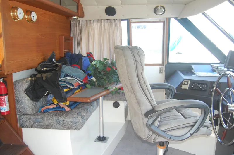 Slide: The Image of Bayliner 4588 Pilothouse 1992 - 51