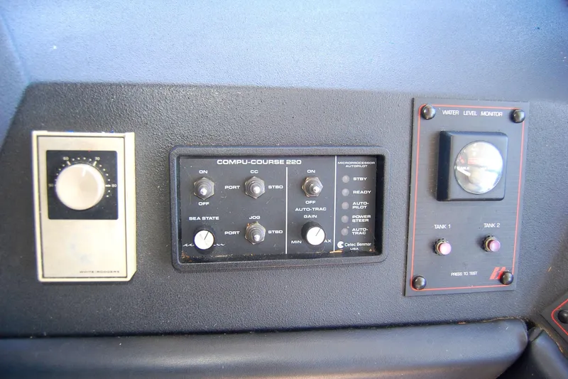 Slide: The Image of Bayliner 4588 Pilothouse 1992 - 53