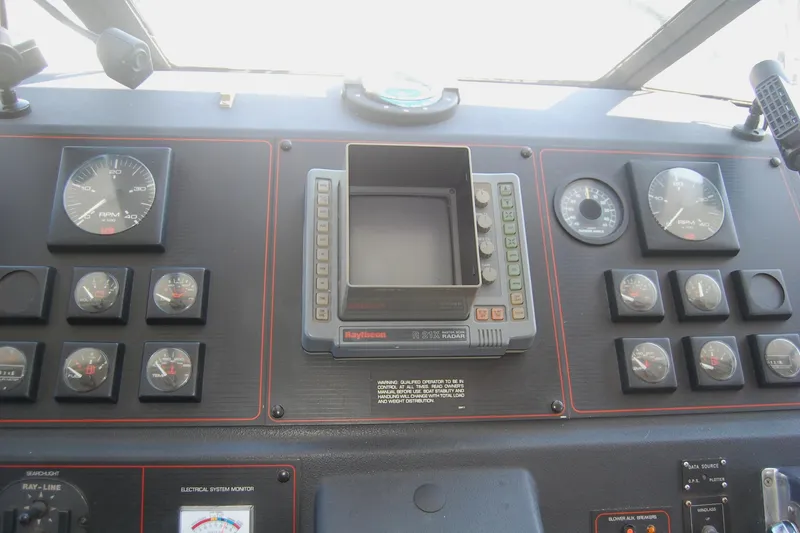 Slide: The Image of Bayliner 4588 Pilothouse 1992 - 54