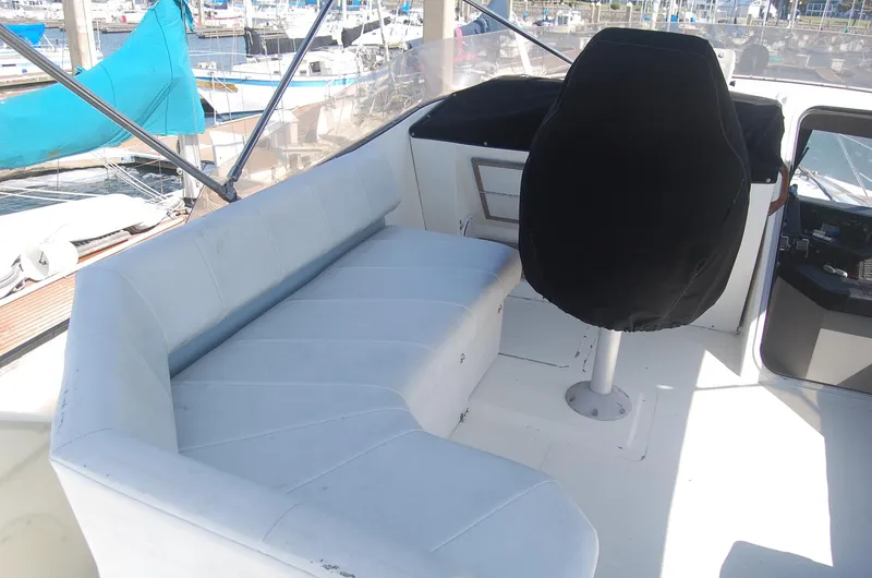Slide: The Image of Bayliner 4588 Pilothouse 1992 - 58