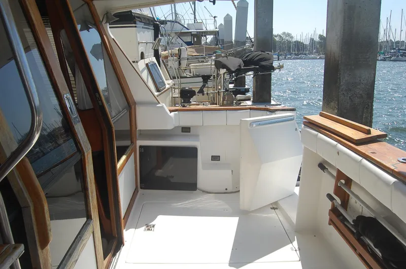 Slide: The Image of Bayliner 4588 Pilothouse 1992 - 64