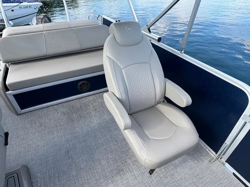 Slide: The Image of Premier 250 Solaris RL 2023 - 197