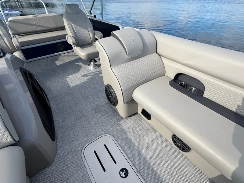 Slide: The Image of Premier 250 Solaris RL 2023 - 200