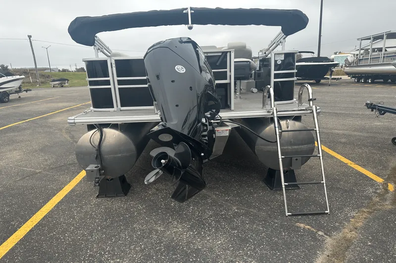 Slide: The Image of Sylvan 8520 MIRAGE PF 2023 - 18