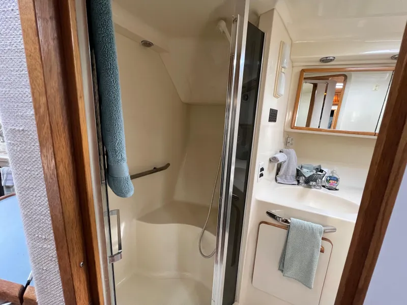 Slide: The Image of 1993 Sea Ray 440 Sundancer bathroom with shower and vanity. - 31