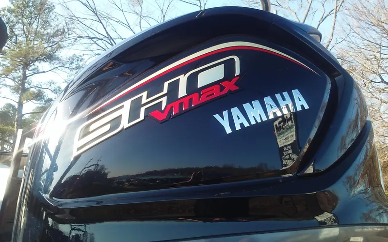 Slide: The Image of Close-up of Yamaha SHO VMAX engine on 2023 SunCatcher Fusion 324 SS boat. - 5