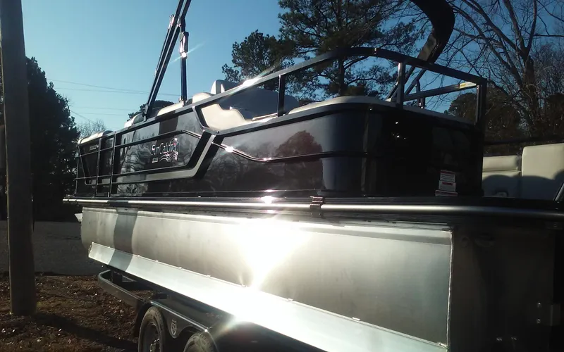 Slide: The Image of 2023 SunCatcher Fusion 324 SS pontoon boat in sunlight, side view. - 7