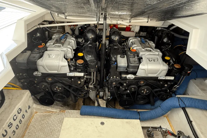 Slide: The Image of Cruisers 38 GLS 2020 - 6