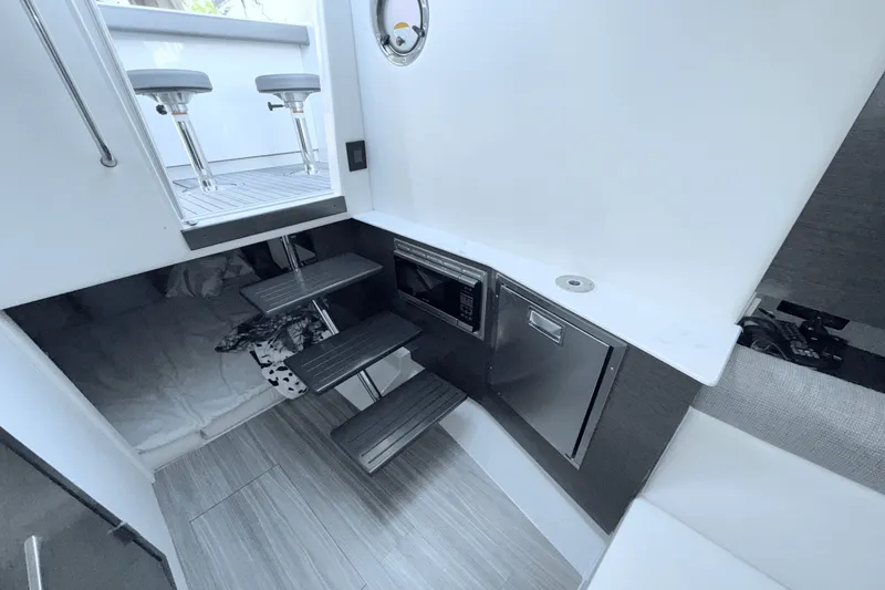 Slide: The Image of Cruisers Yachts 38 GLS 2020 - 22