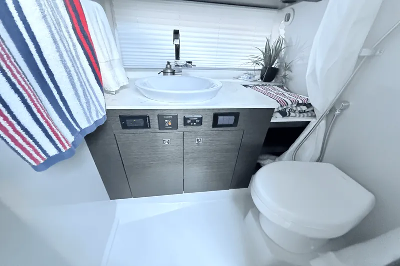 Slide: The Image of Cruisers Yachts 38 GLS 2020 - 23