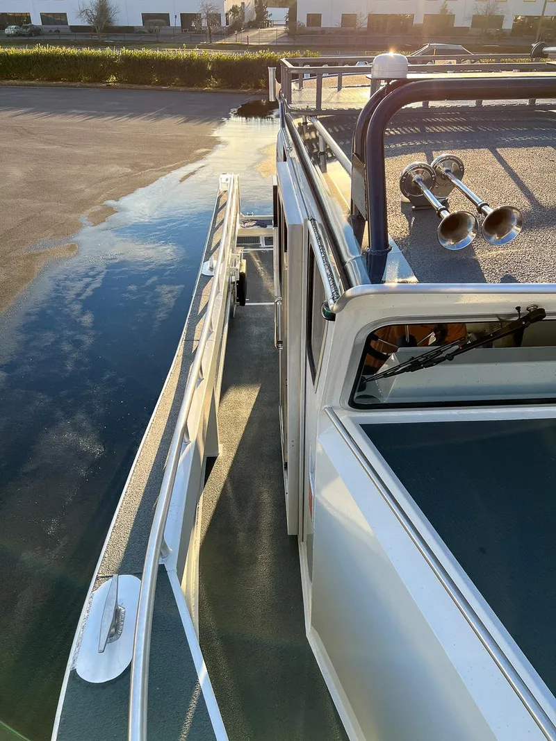 Slide: The Image of North River OFFSHORE 3300WXL WA 2026 - 19