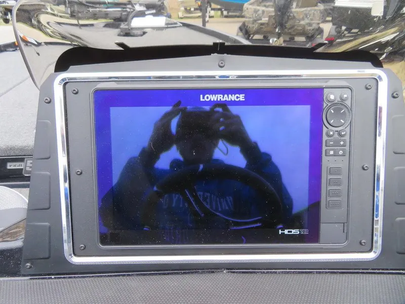 Slide: The Image of Lowrance HDS display on 2023 Ranger Z521R Ranger Cup Equipped boat. - 21