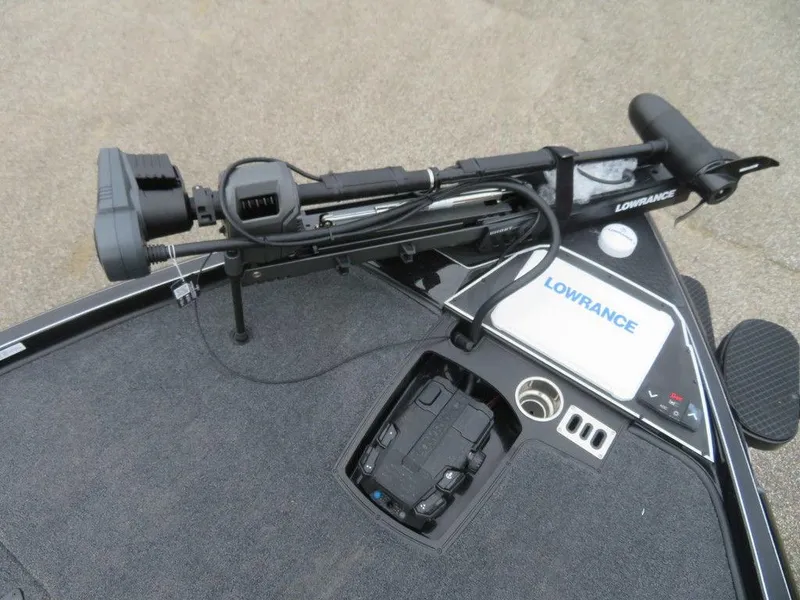 Slide: The Image of 2023 Ranger Z521R Ranger Cup Equipped boat with Lowrance electronics. - 22
