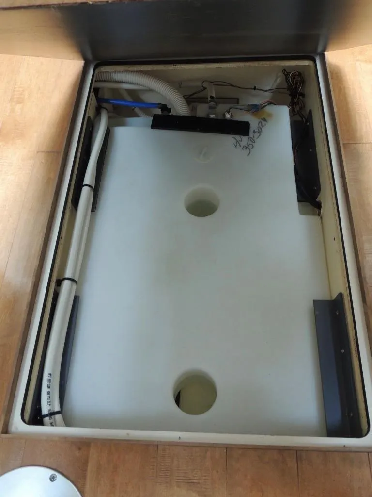 Slide: The Image of Storage compartment of a 2016 Sea Ray 350 Sundancer boat. - 21