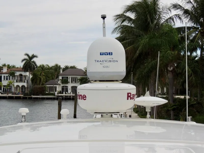 Slide: The Image of Radar and satellite equipment on a 2016 Sea Ray 350 Sundancer yacht. - 37