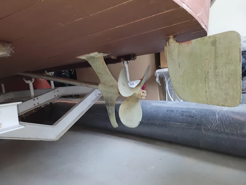 Slide: The Image of 1953 Chris-Craft HOLIDAY 24 boat propeller and rudder detail. - 36
