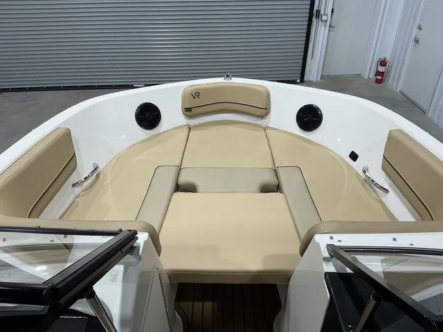 Slide: The Image of Bayliner VR5 Bowrider 2023 - 10