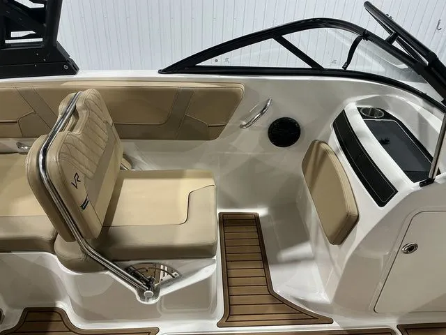Slide: The Image of Bayliner VR5 Bowrider 2023 - 16