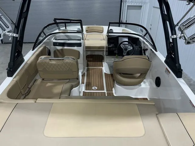 Slide: The Image of Bayliner VR5 Bowrider 2023 - 20