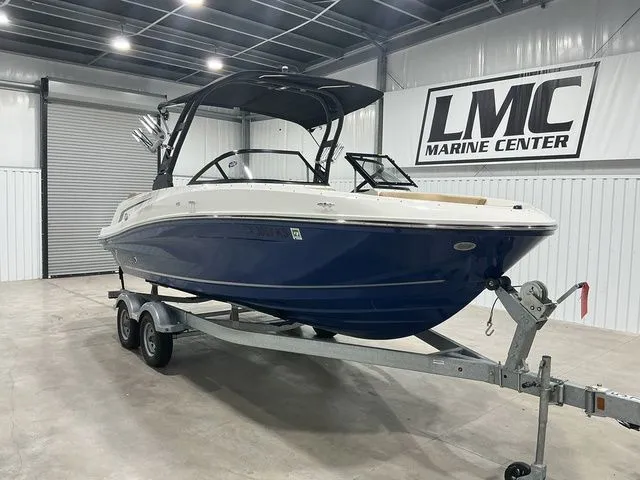 Slide: The Image of Bayliner VR5 Bowrider 2023 - 6