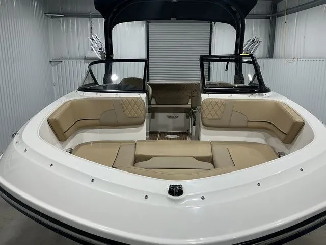 Slide: The Image of Bayliner VR5 Bowrider 2023 - 7