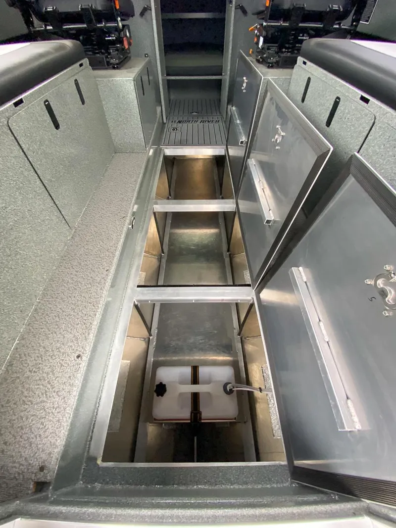 Slide: The Image of North River 2900 SXL 2026 - 13