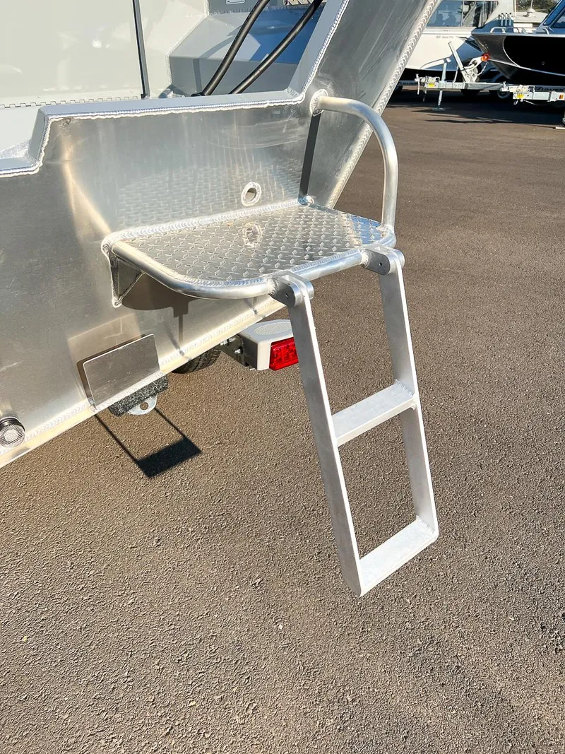 Slide: The Image of 2024 Hewescraft 200 Pro-V aluminum boat ladder and platform. - 19