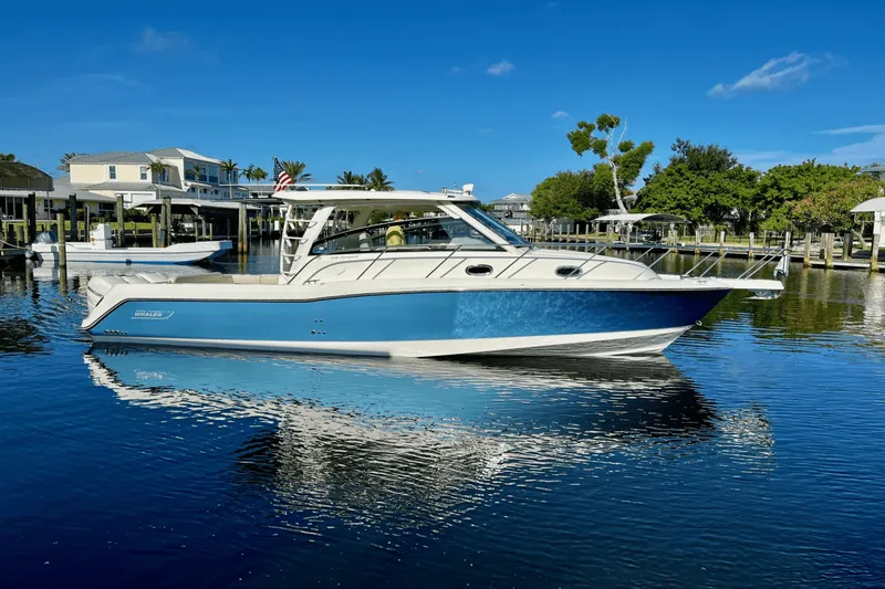 Slide: The Image of Boston Whaler 345 CONQUEST 2018 - 10