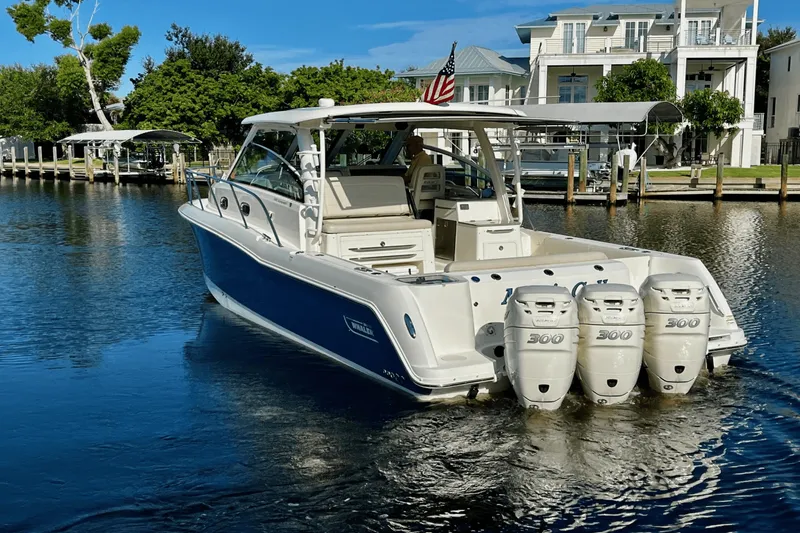 Slide: The Image of Boston Whaler 345 CONQUEST 2018 - 11