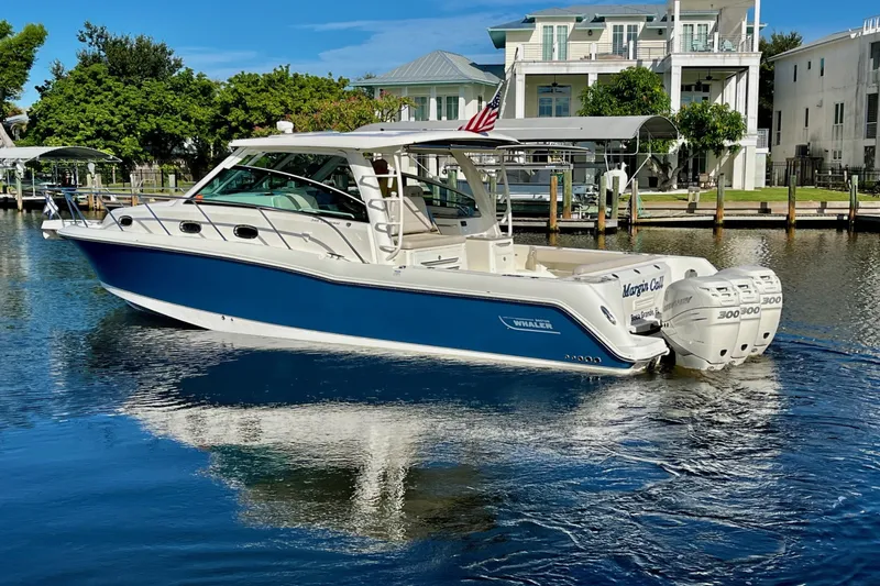 Slide: The Image of Boston Whaler 345 CONQUEST 2018 - 15