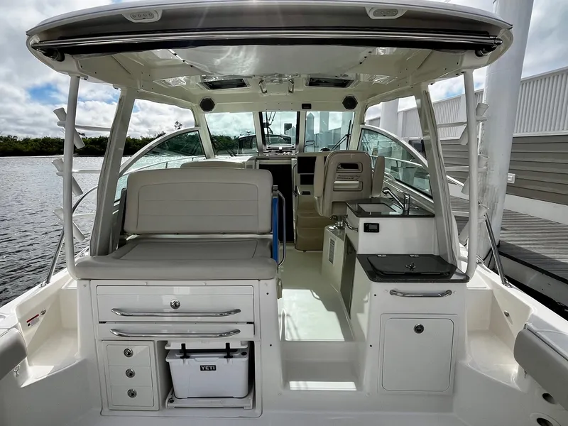 Slide: The Image of Boston Whaler 345 CONQUEST 2018 - 19