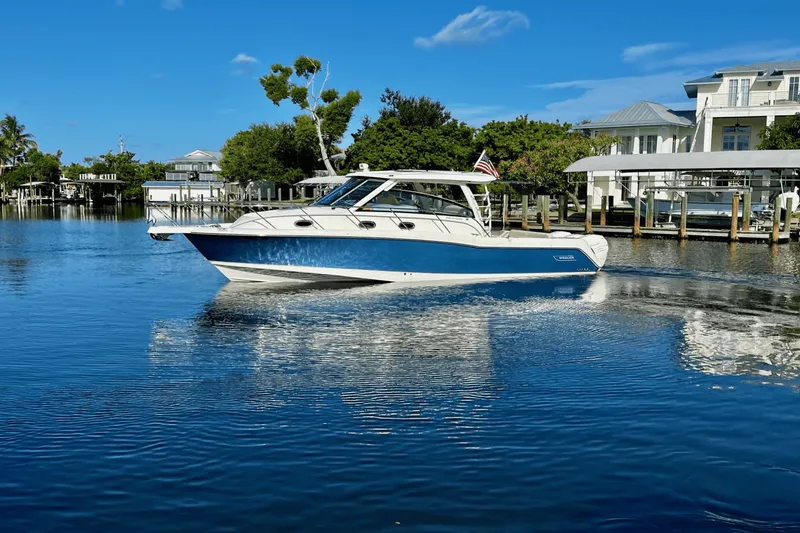 Slide: The Image of Boston Whaler 345 CONQUEST 2018 - 2