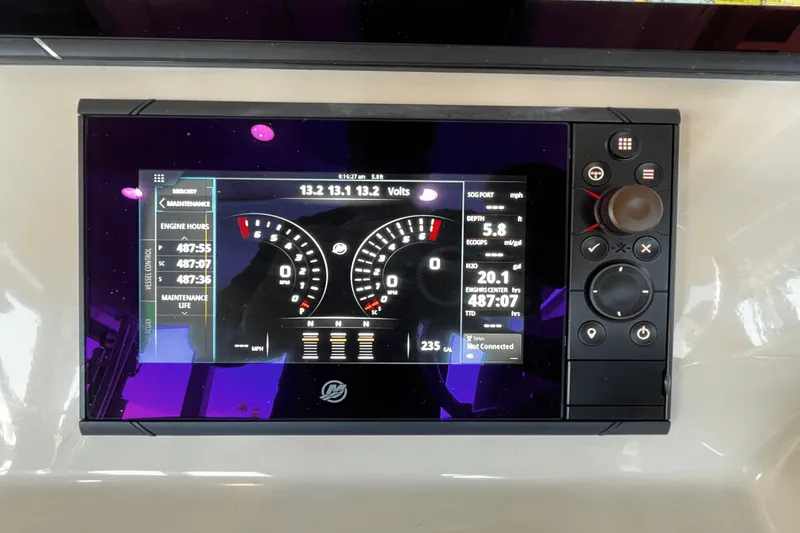 Slide: The Image of Boston Whaler 345 CONQUEST 2018 - 27