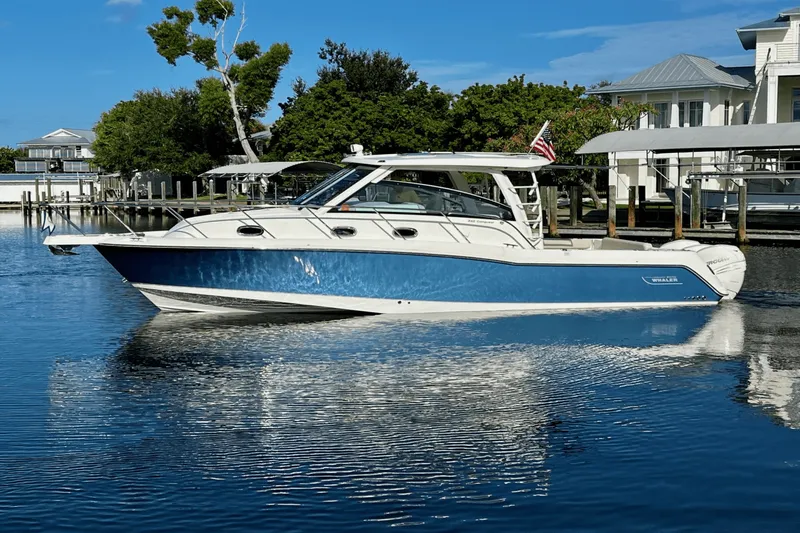 Slide: The Image of Boston Whaler 345 CONQUEST 2018 - 3