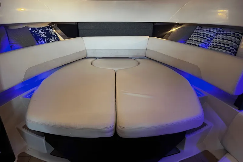 Slide: The Image of Boston Whaler 345 CONQUEST 2018 - 30