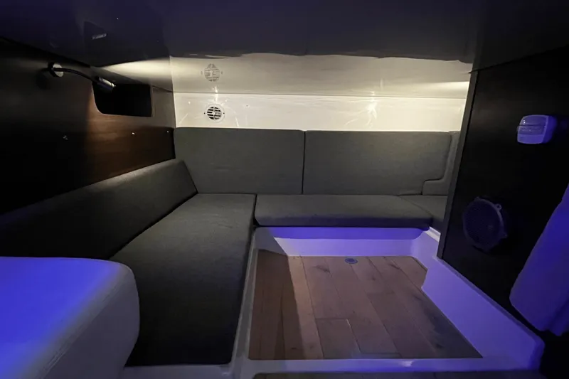 Slide: The Image of Boston Whaler 345 CONQUEST 2018 - 31