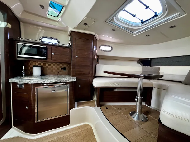 Slide: The Image of Boston Whaler 345 CONQUEST 2018 - 32