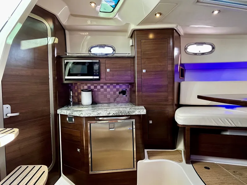 Slide: The Image of Boston Whaler 345 CONQUEST 2018 - 33